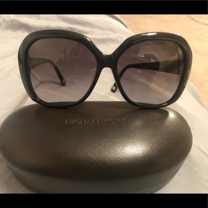 Like New Michael Kors Sunglasses 😎